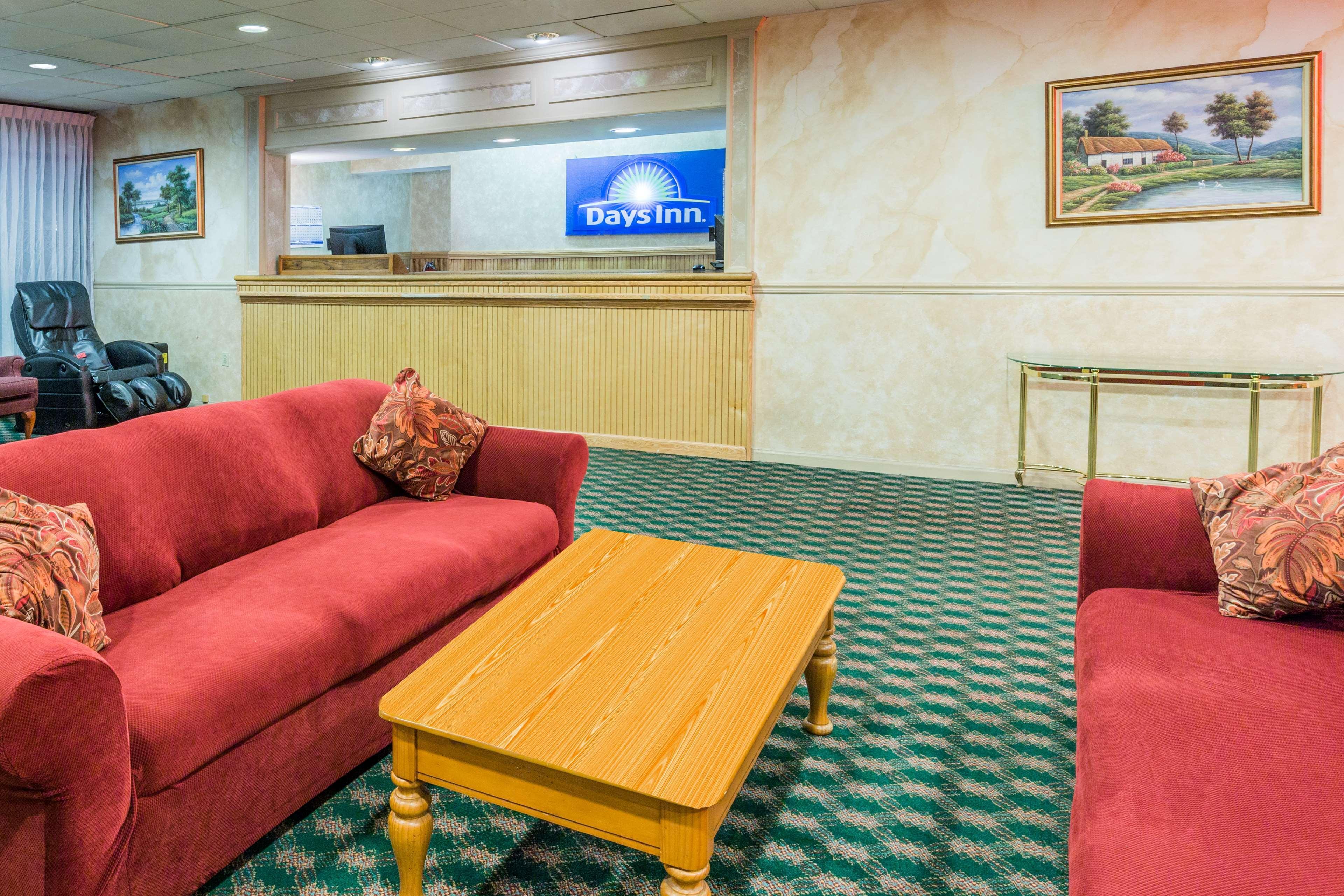 Days Inn East Stroudsburg Exterior photo
