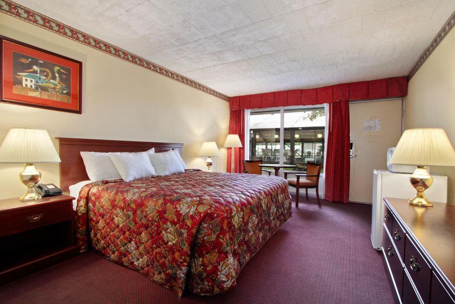 Days Inn East Stroudsburg Room photo