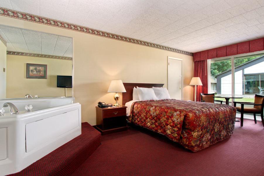 Days Inn East Stroudsburg Room photo