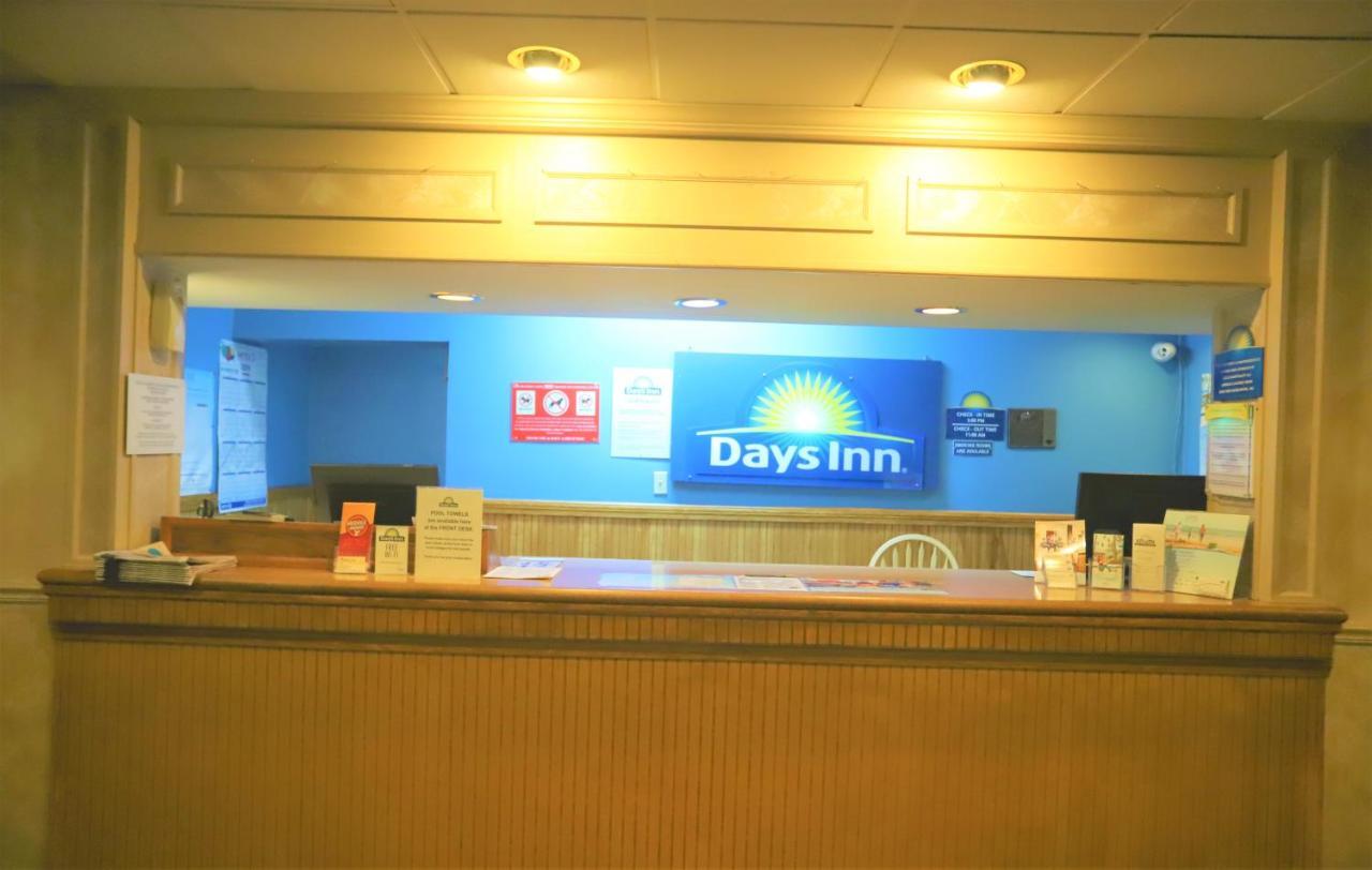 Days Inn East Stroudsburg Exterior photo